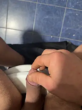 Snapshot of maialexte chatting on 01/10/26, 04:14 maialexte online show from 01/10/26, 04:14