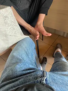 Snapshot of maialexte chatting on 04/19/26, 03:22 maialexte online show from 04/19/26, 03:22