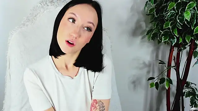 EileenMoores online show from 09/18/25, 05:42