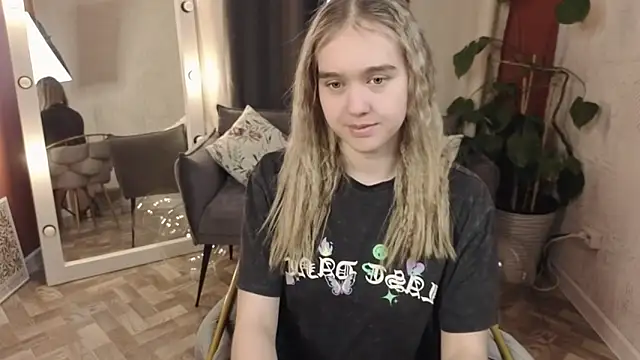 Snapshot of Vel1ka chatting on 04/01/26, 12:28 Vel1ka online show from 04/01/26, 12:28