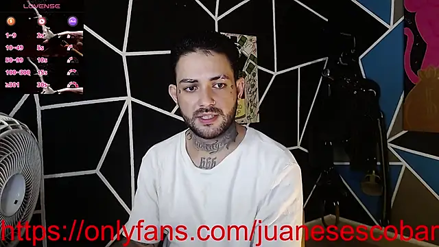 Snapshot of nicolastorres99 chatting on 10/10/25, 03:05 nicolastorres99 online show from 10/10/25, 03:05