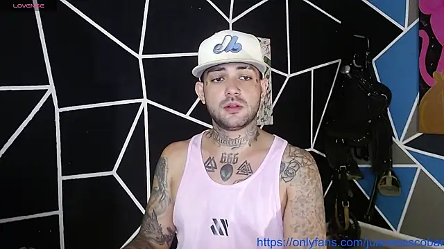 Snapshot of nicolastorres99 chatting on 10/22/25, 02:34 nicolastorres99 online show from 10/22/25, 02:34