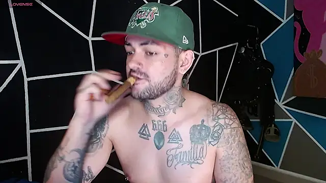 Snapshot of nicolastorres99 chatting on 10/28/25, 02:26 nicolastorres99 online show from 10/28/25, 02:26