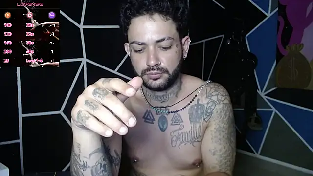 Snapshot of nicolastorres99 chatting on 11/20/25, 12:16 nicolastorres99 online show from 11/20/25, 12:16