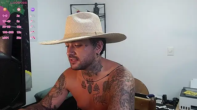 Snapshot of nicolastorres99 chatting on 12/19/25, 04:08 nicolastorres99 online show from 12/19/25, 04:08