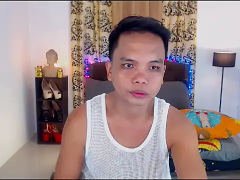 Snapshot of XExtraServiceManX chatting on 09/21/25, 03:30 XExtraServiceManX online show from 09/21/25, 03:30