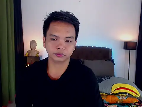 Snapshot of XExtraServiceManX chatting on 10/15/25, 02:11 XExtraServiceManX online show from 10/15/25, 02:11