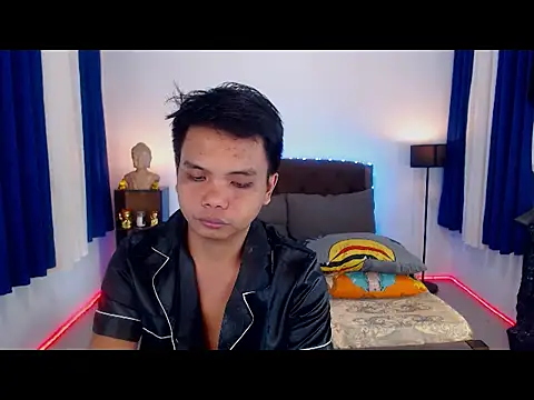 Snapshot of XExtraServiceManX chatting on 10/18/25, 11:55 XExtraServiceManX online show from 10/18/25, 11:55