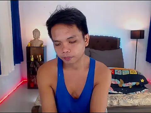 Snapshot of XExtraServiceManX chatting on 10/26/25, 03:29 XExtraServiceManX online show from 10/26/25, 03:29