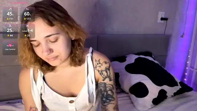 SunPunnyGirl online show from 10/24/25, 07:05