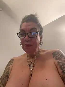 Snapshot of dieseldame1313 chatting on 02/11/25, 04:55 dieseldame1313 online show from 02/11/25, 04:55