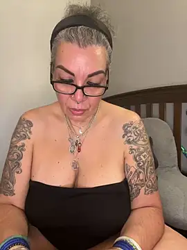 Snapshot of dieseldame1313 chatting on 09/30/25, 12:04 dieseldame1313 online show from 09/30/25, 12:04