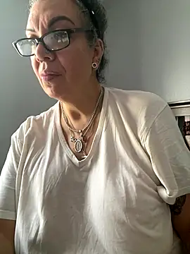 Snapshot of dieseldame1313 chatting on 11/17/25, 01:39 dieseldame1313 online show from 11/17/25, 01:39