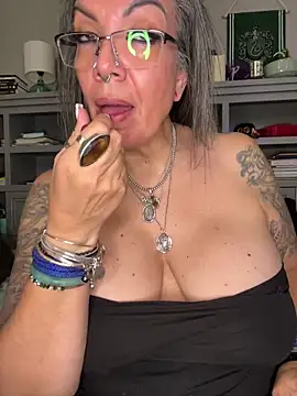 dieseldame1313 online show from 02/15/26, 11:23