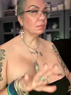 dieseldame1313 online show from 03/05/26, 05:58