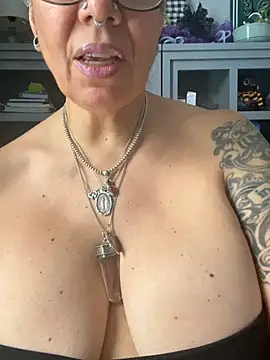 dieseldame1313 online show from 04/03/26, 07:23