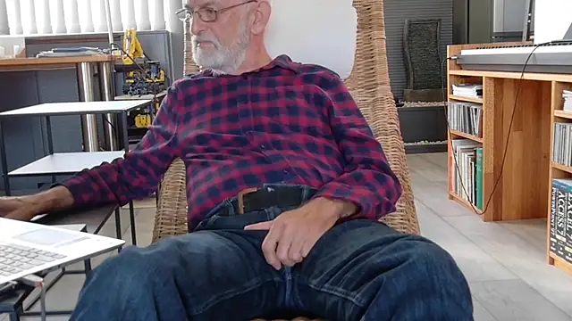 ewaldwillems99 online show from 10/15/25, 01:22