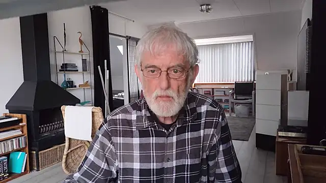 Snapshot of ewaldwillems99 chatting on 04/02/26, 02:37 ewaldwillems99 online show from 04/02/26, 02:37