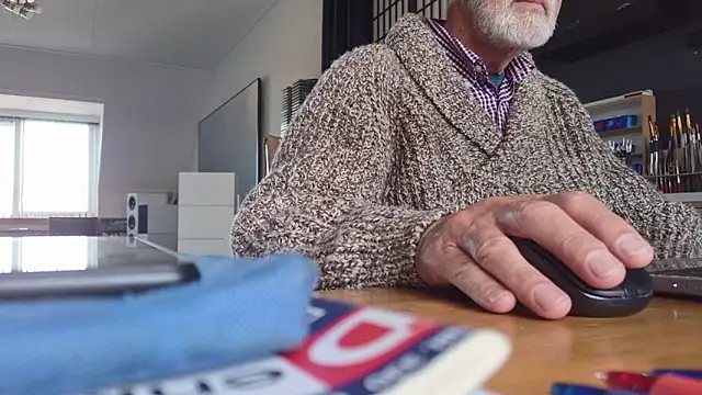 Snapshot of ewaldwillems99 chatting on 04/10/26, 06:07 ewaldwillems99 online show from 04/10/26, 06:07