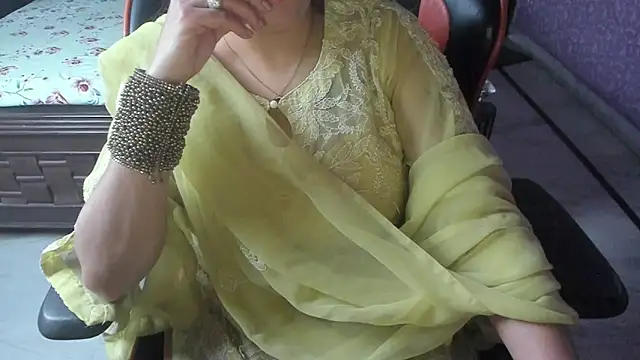 Snapshot of ShylaGill chatting on 12/02/25, 10:53 ShylaGill online show from 12/02/25, 10:53