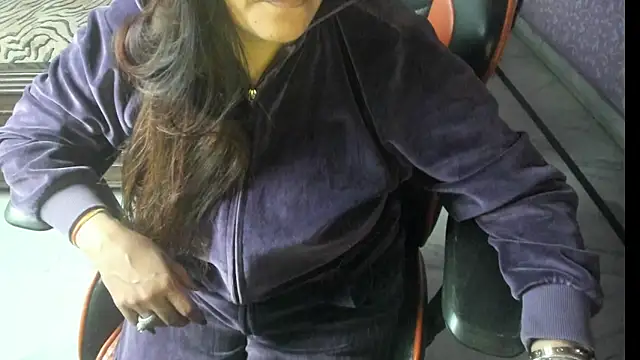 Snapshot of ShylaGill chatting on 12/18/25, 08:26 ShylaGill online show from 12/18/25, 08:26