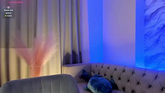 Aria Mila online show from 11/23/25, 11:32