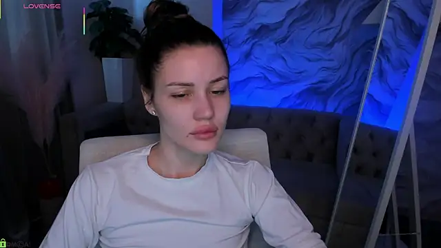 Aria Mila online show from 04/15/26, 03:24