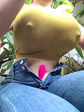 Snapshot of Kiki-vivi chatting on 09/20/25, 01:06 Kiki-vivi online show from 09/20/25, 01:06