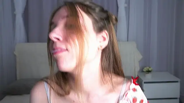 Snapshot of KarriBrownd chatting on 12/18/25, 01:11 KarriBrownd online show from 12/18/25, 01:11