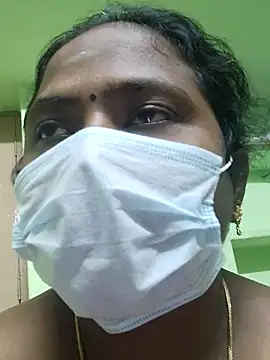 Snapshot of Tamilreethu chatting on 09/11/25, 08:20 Tamilreethu online show from 09/11/25, 08:20