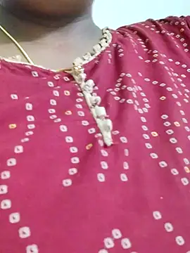 Snapshot of Tamilreethu chatting on 10/07/25, 05:26 Tamilreethu online show from 10/07/25, 05:26