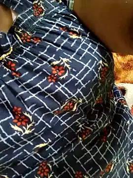 Snapshot of Tamilreethu chatting on 10/10/25, 08:24 Tamilreethu online show from 10/10/25, 08:24