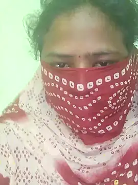 Snapshot of Tamilreethu chatting on 10/11/25, 04:55 Tamilreethu online show from 10/11/25, 04:55