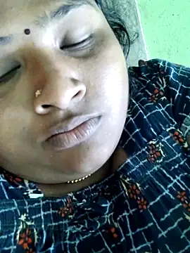 Snapshot of Tamilreethu chatting on 10/11/25, 07:56 Tamilreethu online show from 10/11/25, 07:56