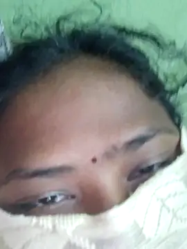 Snapshot of Tamilreethu chatting on 10/15/25, 11:43 Tamilreethu online show from 10/15/25, 11:43