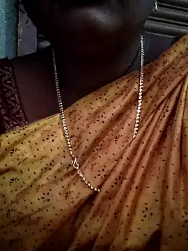 Snapshot of Tamilreethu chatting on 10/29/25, 12:24 Tamilreethu online show from 10/29/25, 12:24