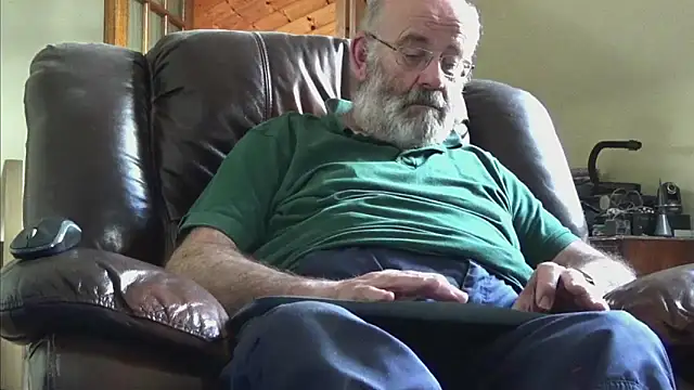 Snapshot of janzer13 chatting on 09/12/25, 12:49 janzer13 online show from 09/12/25, 12:49