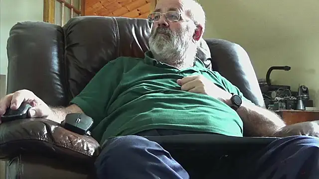 Snapshot of janzer13 chatting on 09/13/25, 01:11 janzer13 online show from 09/13/25, 01:11