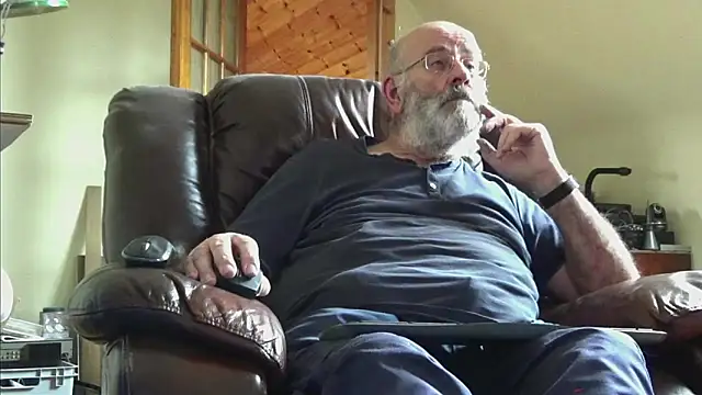 Snapshot of janzer13 chatting on 09/16/25, 01:34 janzer13 online show from 09/16/25, 01:34