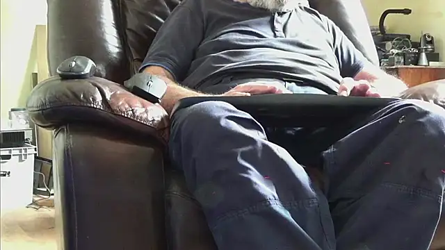 Snapshot of janzer13 chatting on 09/17/25, 11:56 janzer13 online show from 09/17/25, 11:56