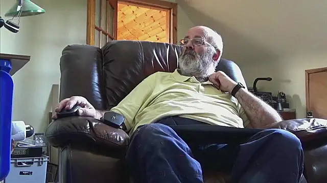 Snapshot of janzer13 chatting on 09/24/25, 12:41 janzer13 online show from 09/24/25, 12:41