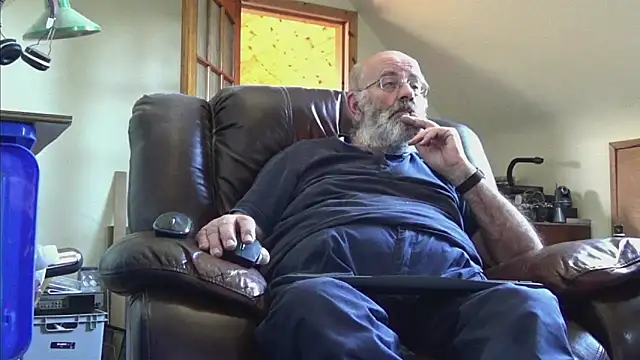 Snapshot of janzer13 chatting on 09/25/25, 12:53 janzer13 online show from 09/25/25, 12:53