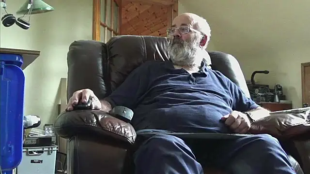 Snapshot of janzer13 chatting on 09/30/25, 02:00 janzer13 online show from 09/30/25, 02:00