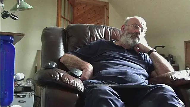 Snapshot of janzer13 chatting on 10/02/25, 01:29 janzer13 online show from 10/02/25, 01:29