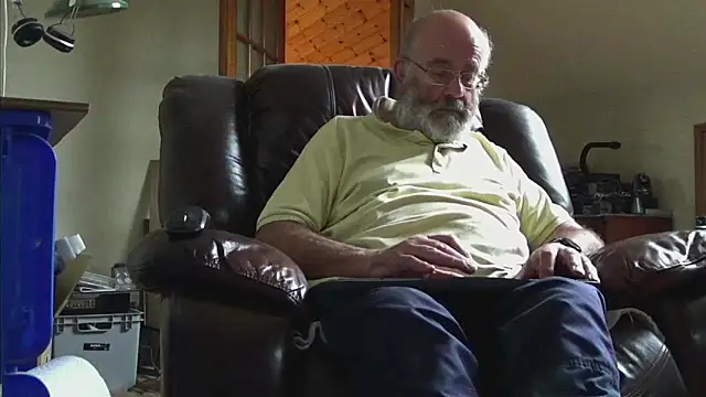 Snapshot of janzer13 chatting on 10/03/25, 01:52 janzer13 online show from 10/03/25, 01:52