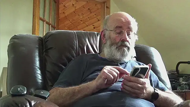 Snapshot of janzer13 chatting on 10/05/25, 01:53 janzer13 online show from 10/05/25, 01:53