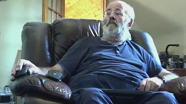 Snapshot of janzer13 chatting on 10/06/25, 01:08 janzer13 online show from 10/06/25, 01:08