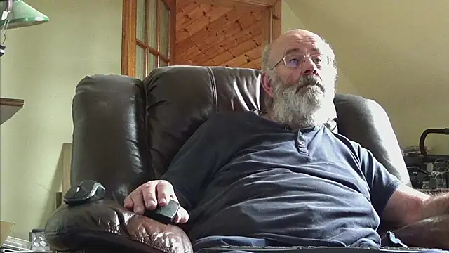 Snapshot of janzer13 chatting on 10/09/25, 12:36 janzer13 online show from 10/09/25, 12:36