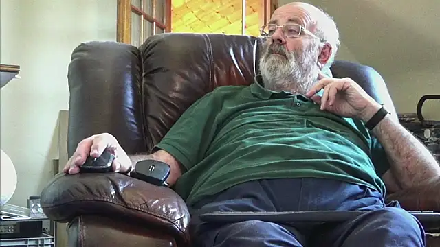 Snapshot of janzer13 chatting on 11/01/25, 02:08 janzer13 online show from 11/01/25, 02:08