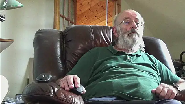 Snapshot of janzer13 chatting on 11/02/25, 01:57 janzer13 online show from 11/02/25, 01:57